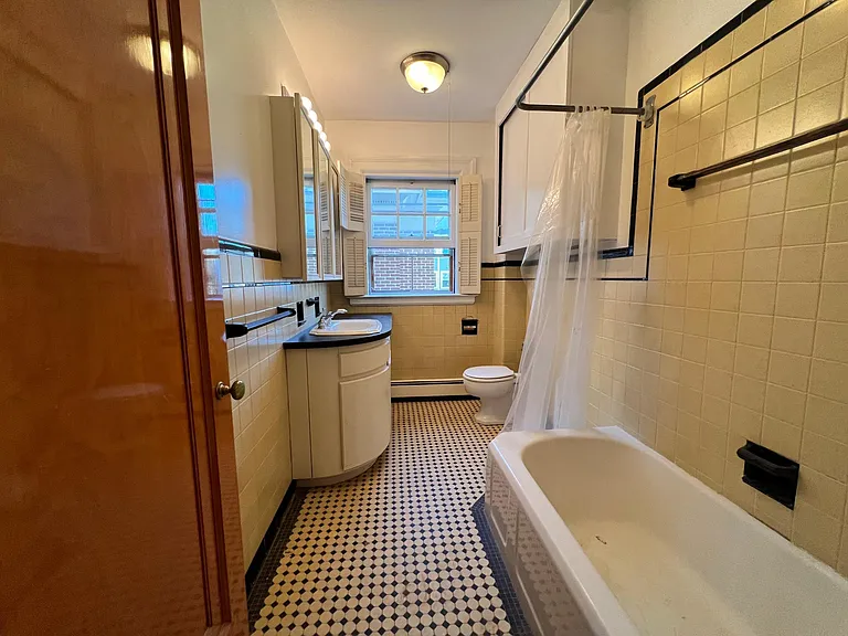 375 Lloyd Ave #2D — Photo 5