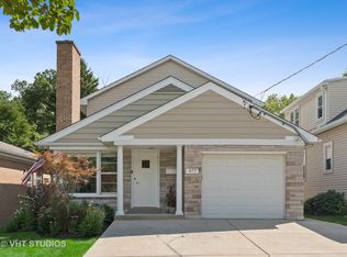 977 Burton Ave, Highland Park, IL