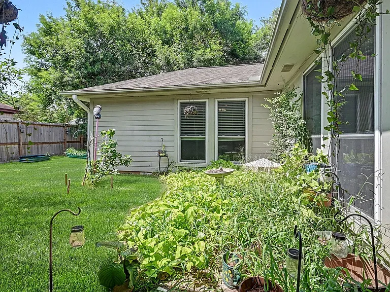 423 Merriweather St — Photo 22