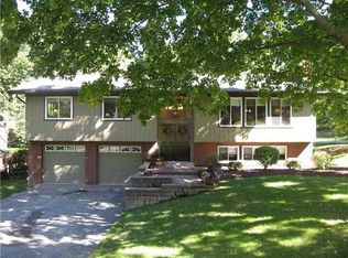 393 Winfred Manor Dr, Bethel Park, PA 15102