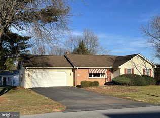 4 Ruffleg Cir, Denver, PA 17517