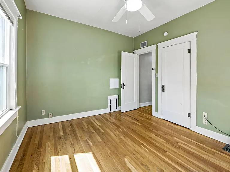2710 E 6th St — Photo 9