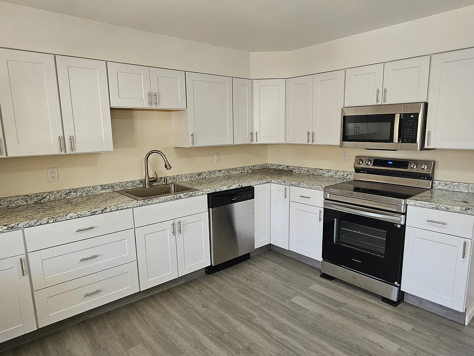 2 bed, 1000 sqft, $1,650 — Photo 1