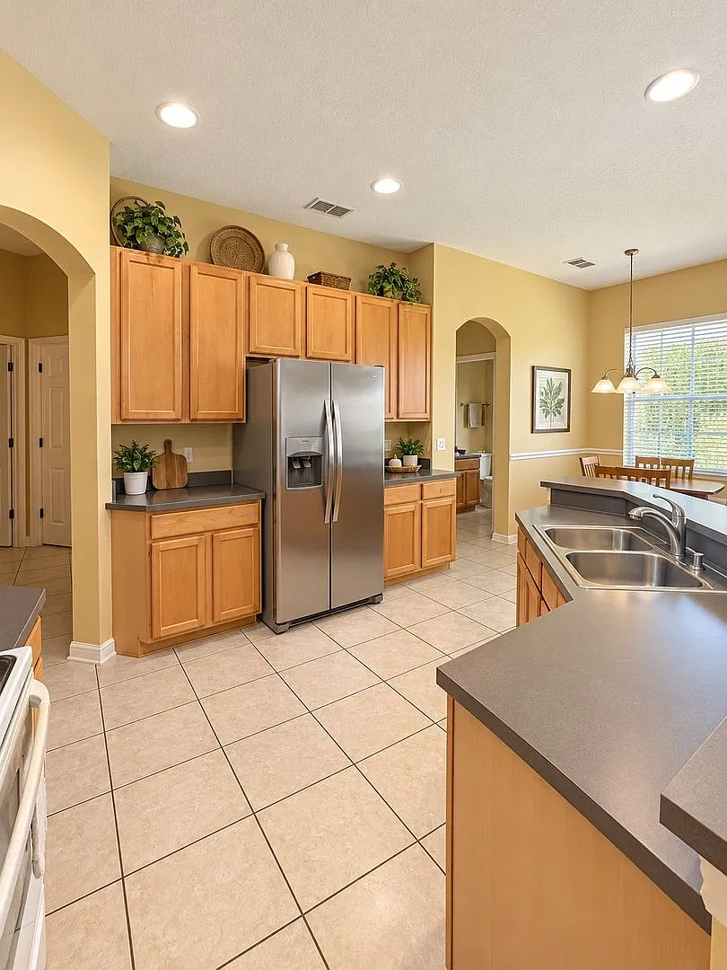 Spacious 4-Bedroom, 3-Bath Oviedo Home Beautiful Interiors, Generous Living Spaces & Fantastic Lo... — Photo 3