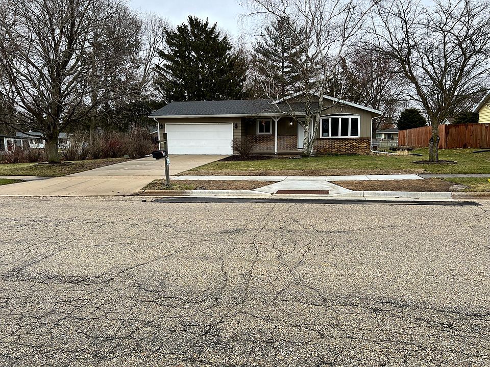 1st image of 160 S Burr Oak Ave