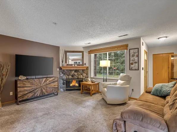 200 West Aspen COURT #6, Oak Creek, WI 53154