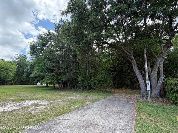 572 Haina St, Diamondhead, MS 39525