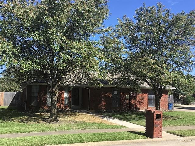 1st image of 101 S Winding Oaks Dr