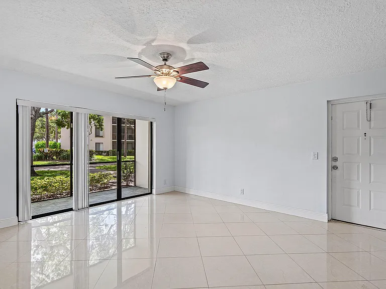 204 Foxtail Dr #F1 — Photo 4