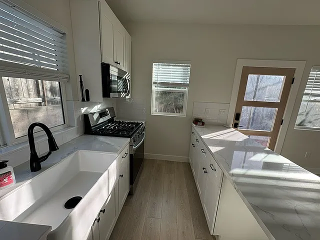656 Dennis Ave — Photo 4