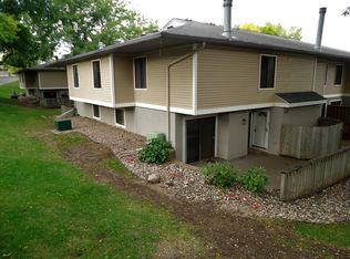 1202 Landmark Trl N, Hopkins, MN 55343