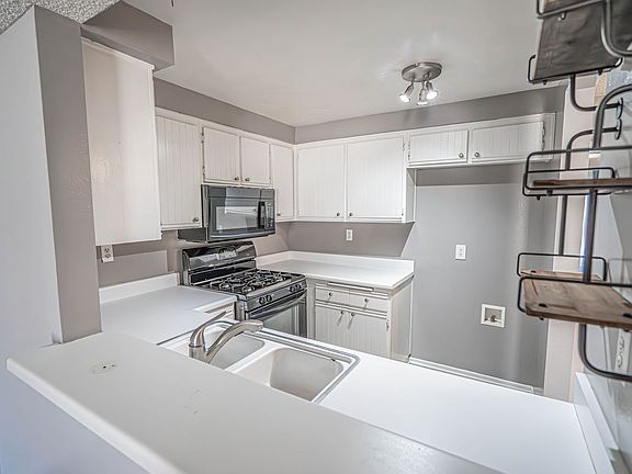 5th image of 23921 Del Monte Dr Unit 44
