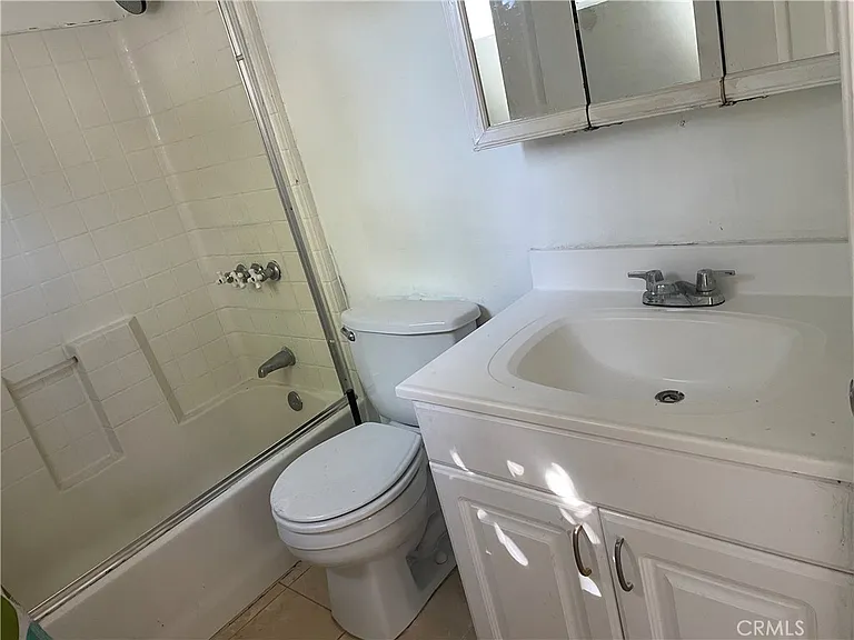 10406 Densmore Ave — Photo 11