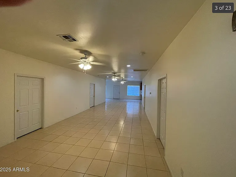 512 W Brown St — Photo 5