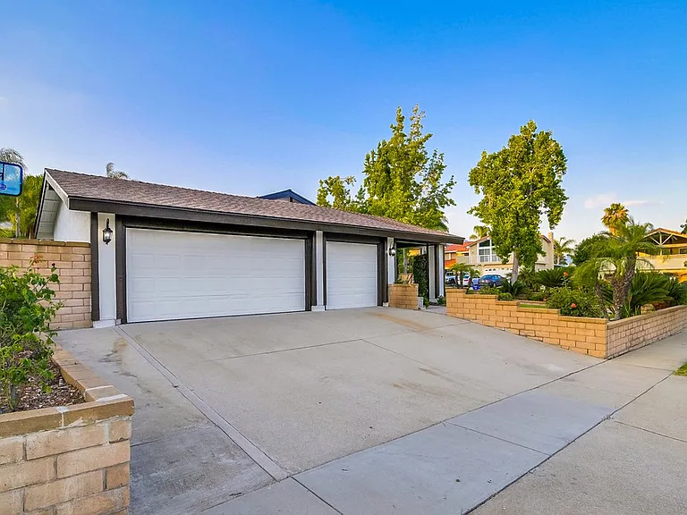 929 Darlene Ct — Photo 45
