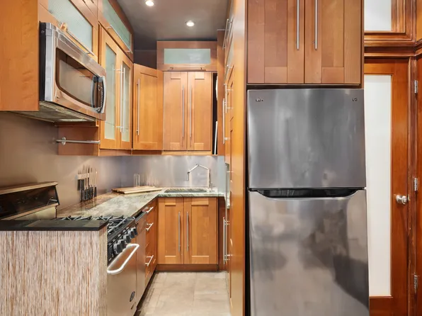 454 West 50th Street image 4 of 6