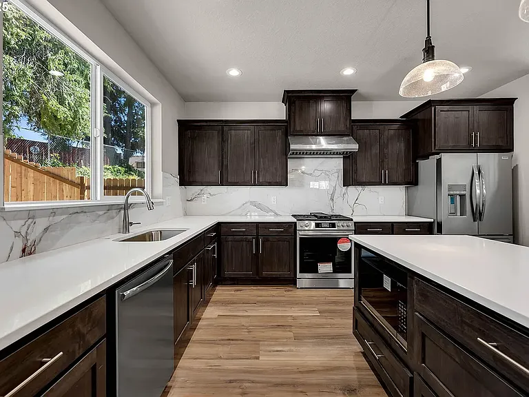 6107 NE 45th Ct — Photo 3