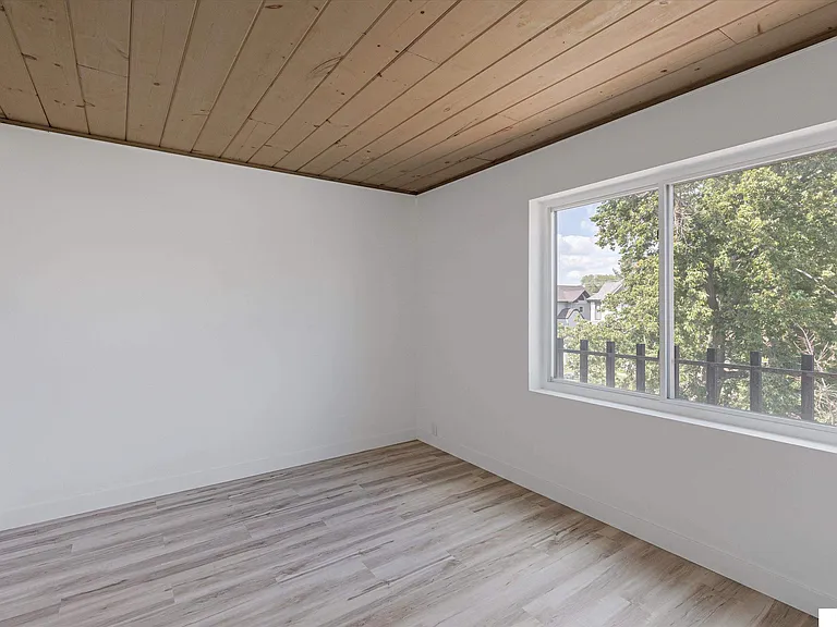 1635 E St — Photo 3