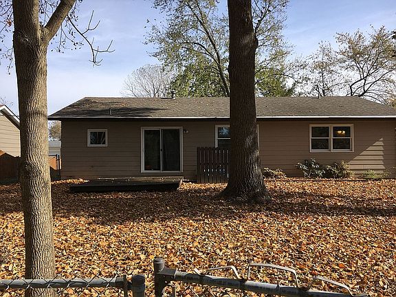 2nd image of 907 Coral Dr