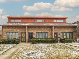 45 Terry Dr #A, Roselle, IL 60172