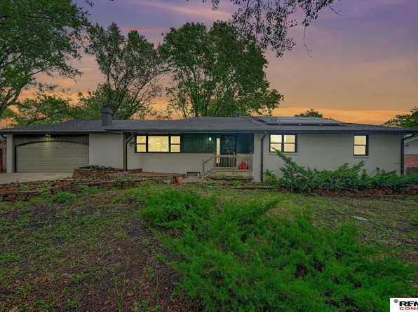 8420 Navajo Trl, Lincoln, NE 68520