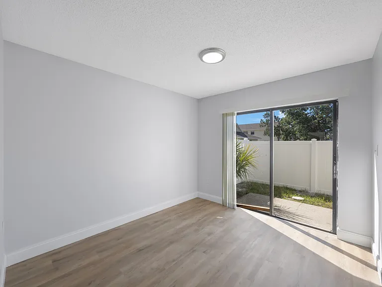200 Westwood Ter N #198 — Photo 4