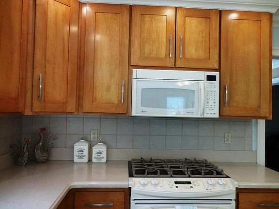 5th image of 345 Jarome St