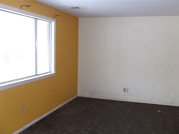 4th image of 2 Hillgard St