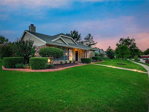 4th image of 2807 Poteet Dr