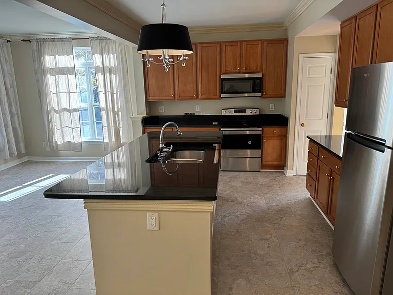 1317 New Haven Ct — Photo 12