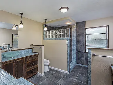 907 Eagle Ln — Photo 5