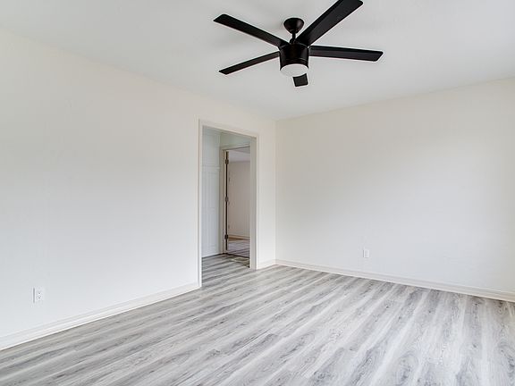 2nd image of 2538 Everitt Dr