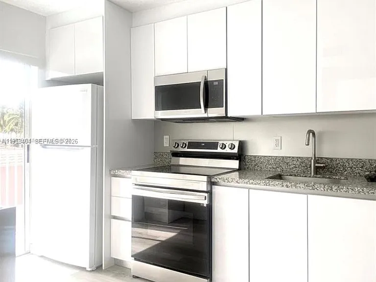 2575 SW 27th Ave #210 — Photo 5
