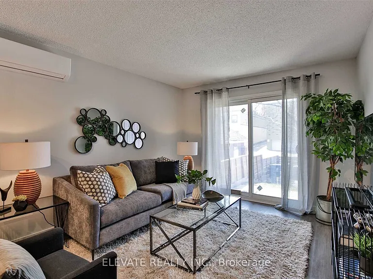 2131 Dufferin St — Photo 13