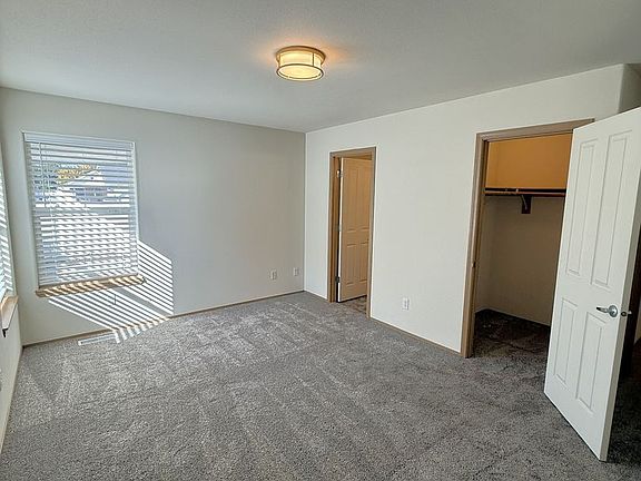 4th image of 814 SE Rasmussen Blvd