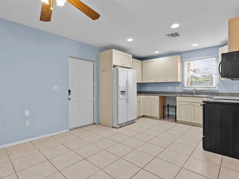 141 NE Naranja Ave — Photo 10