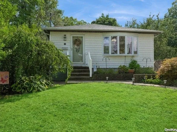 18 Sawyer Avenue, West Babylon, NY 11704