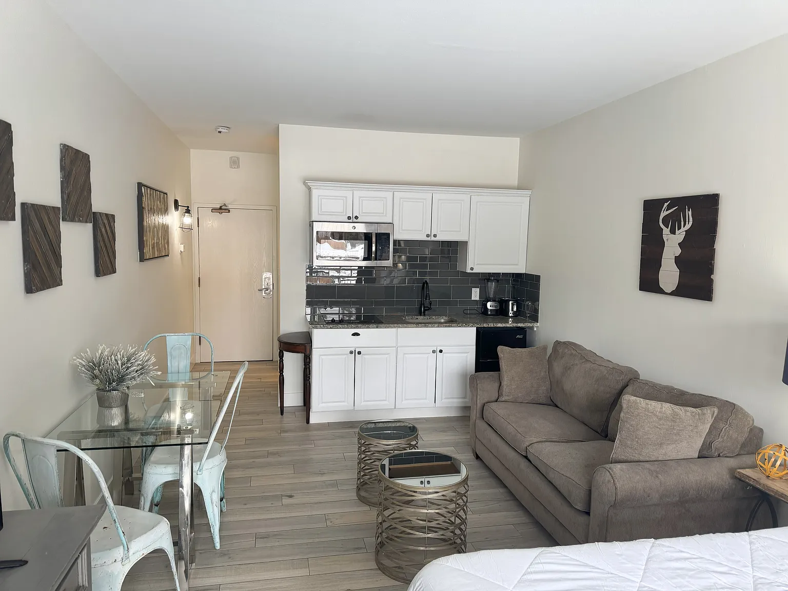 Studio, 500 sqft, $1,650 — Photo 3