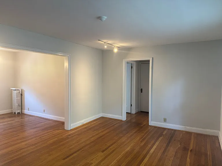 Madison Court — Photo 19