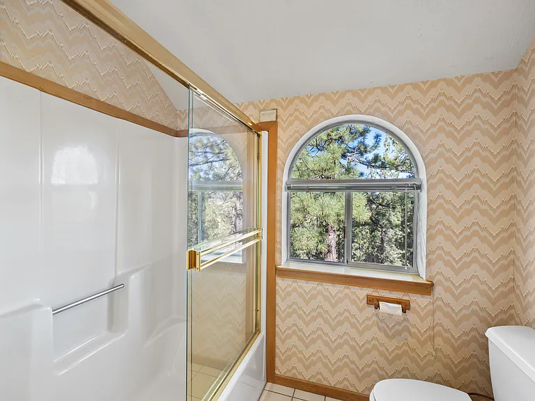 724 Conifer — Photo 13