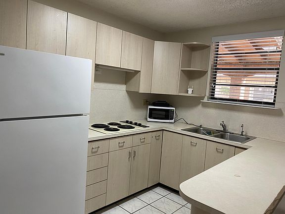 Open Concept Kitchen with Counter