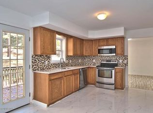 185 Alpine Lake Rd, Henryville, PA 18332