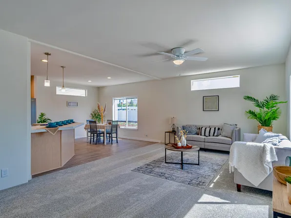 300 Luman Rd Unit 206, Phoenix, OR 97535