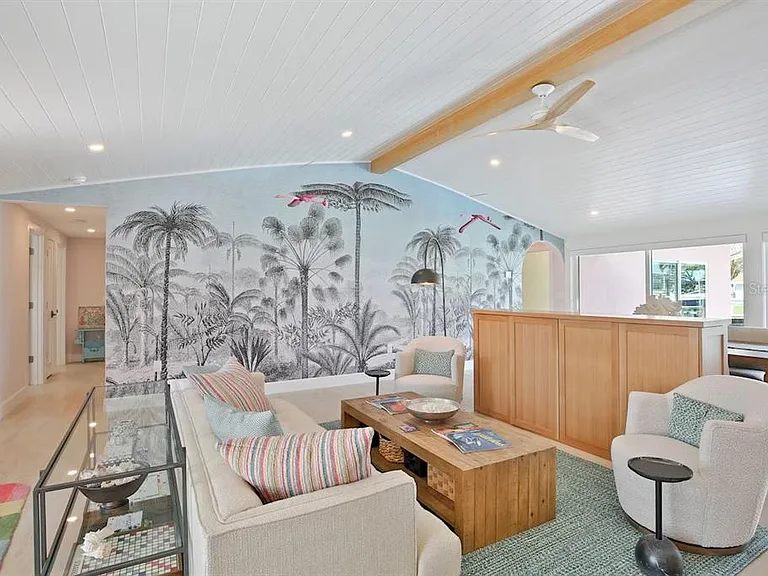 605 Concord Ln — Photo 4