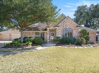 58 Northwood Ct, Lake Jackson, TX 77566