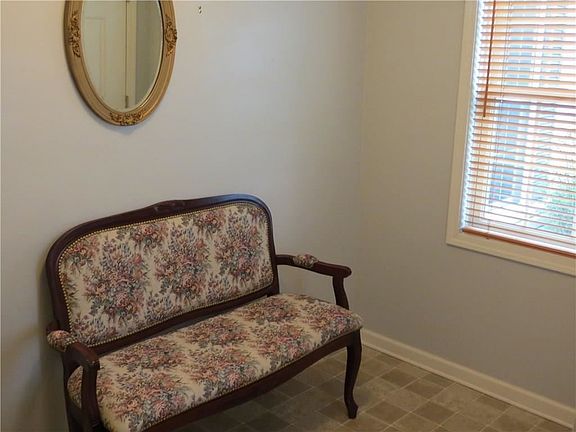 3rd image of 413 Hawley Dr