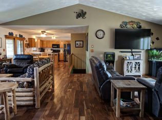 3102 Farmdale Ln, Freeport, IL 61032