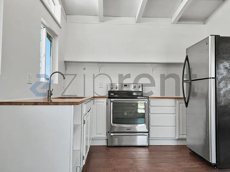 1937 Terrace Dr — Photo 10