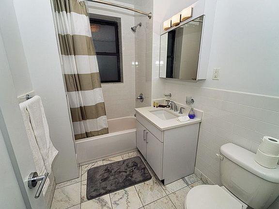 5th image of 150 W 55th St Frnt 2