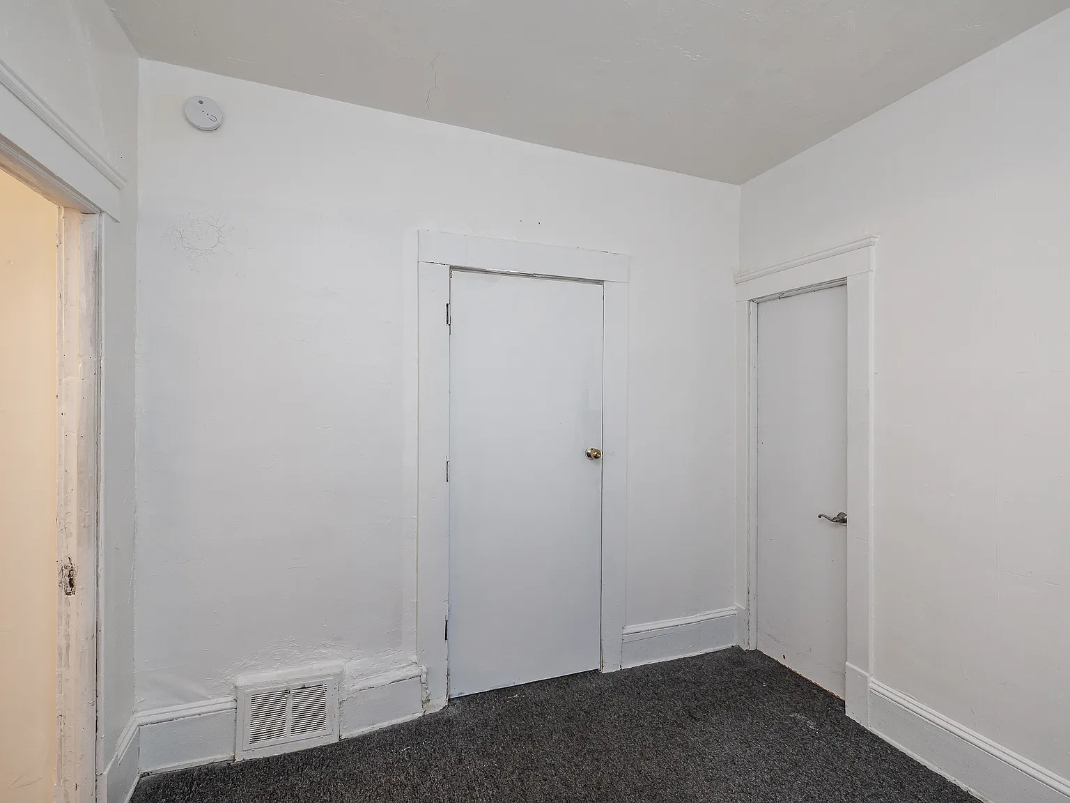 2 bed, 1100 sqft, $830 — Photo 2